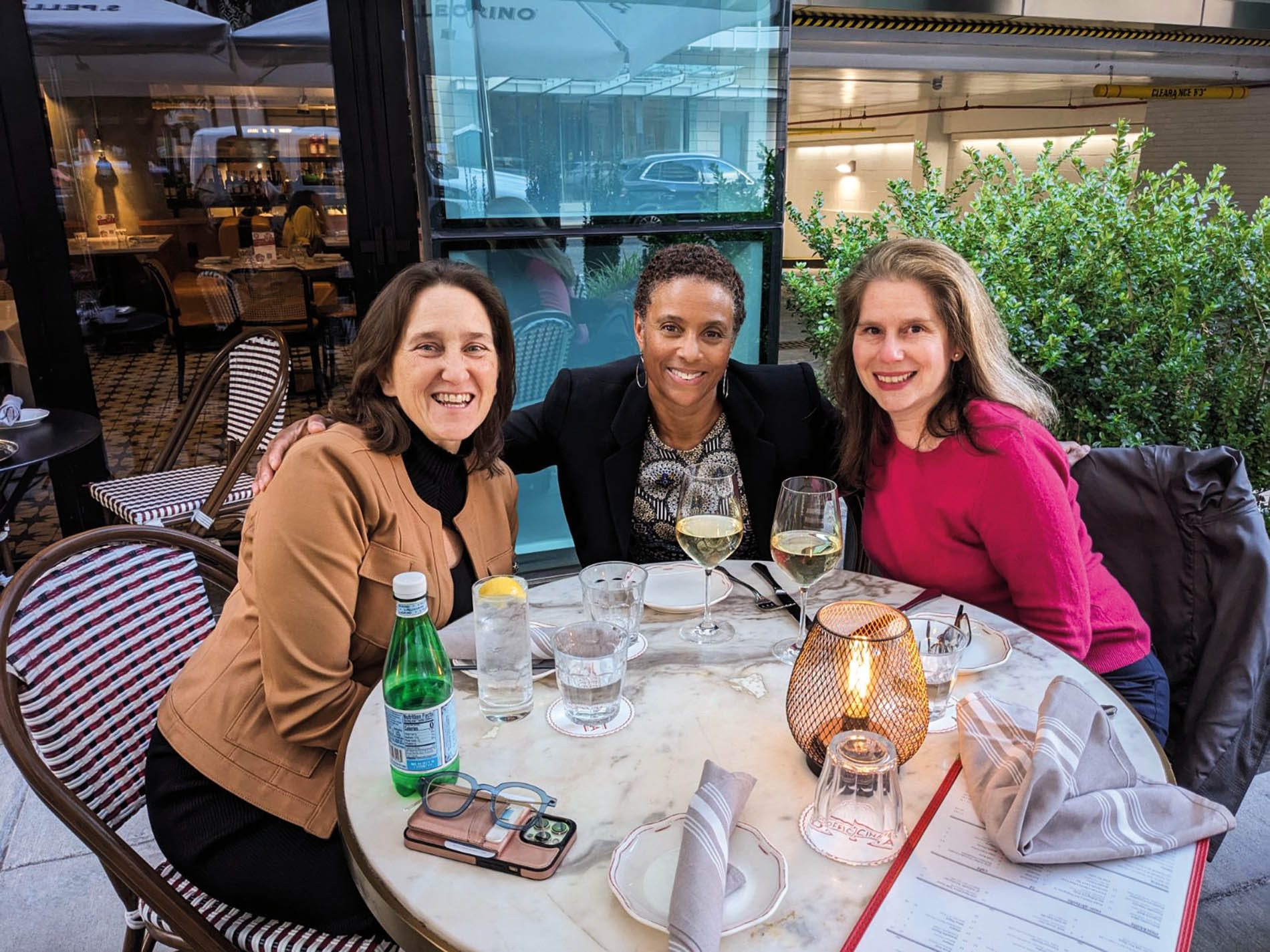 Lori Jackson ’91 & Friends at dinner