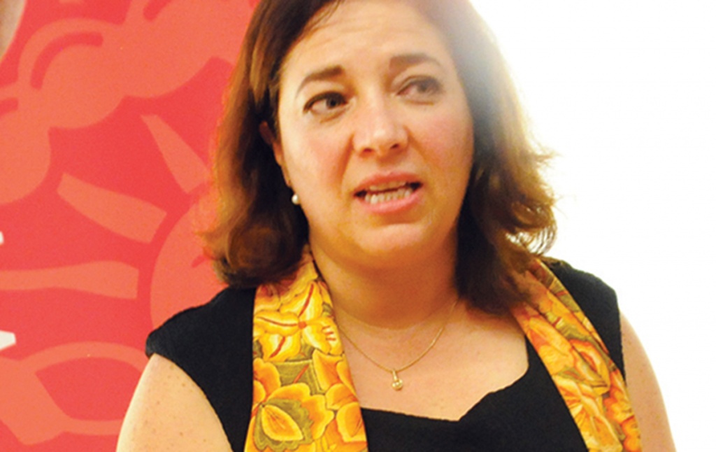 Silvia Giorguli PhD ’04 speaks at a forum.