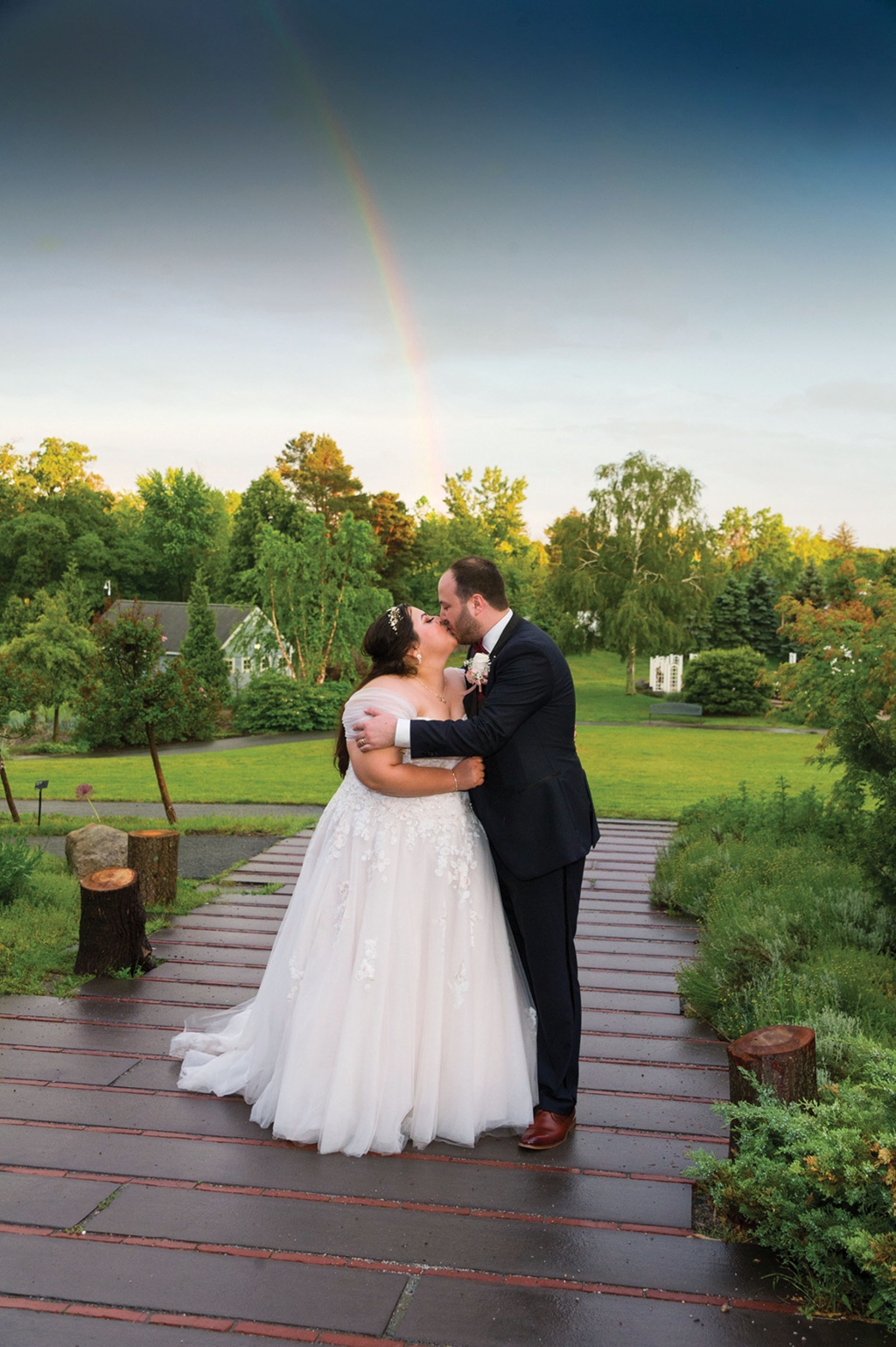 Alyssa Gonzalez ’21 MD and Alex Vidmar ’18 wedding photo 