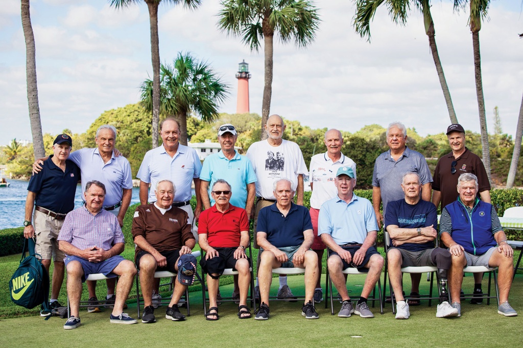 Robert Schwartz ’70 & hockey teammates