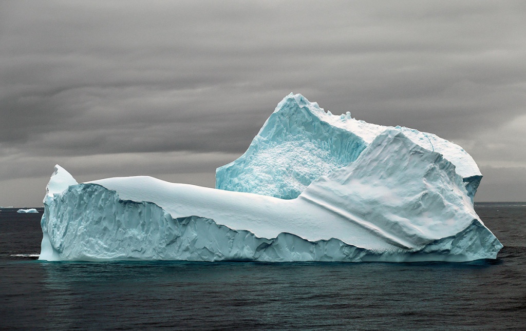 Image of an ice glacier in the Antarctica.