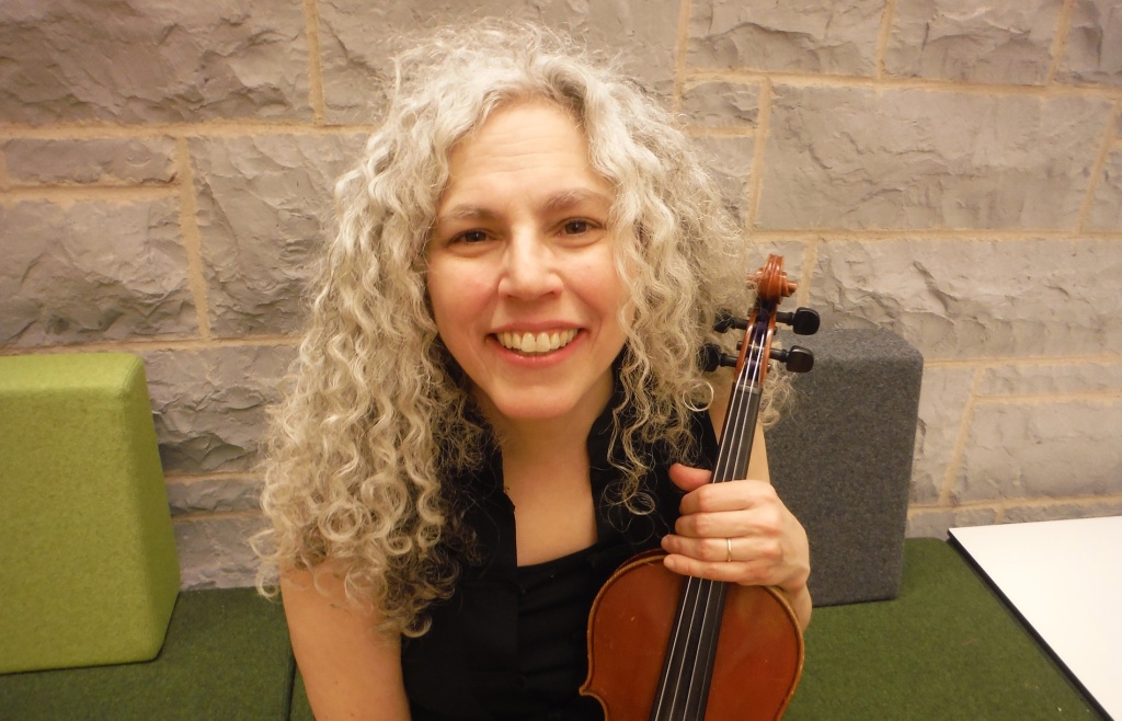 Image of Alicia Svigals holding a violin