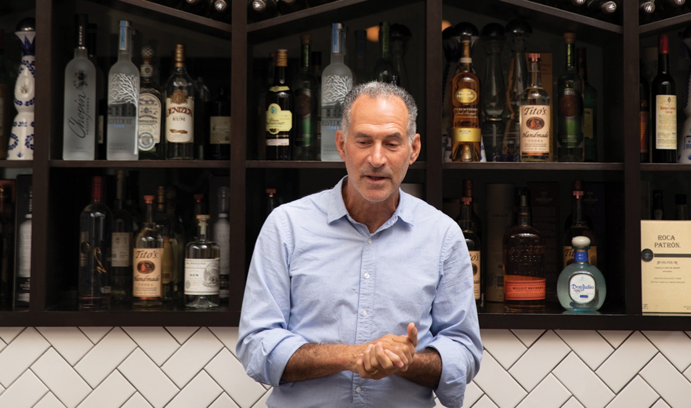 Photo of David Lipman ’76 in front of the bar at a restaurant