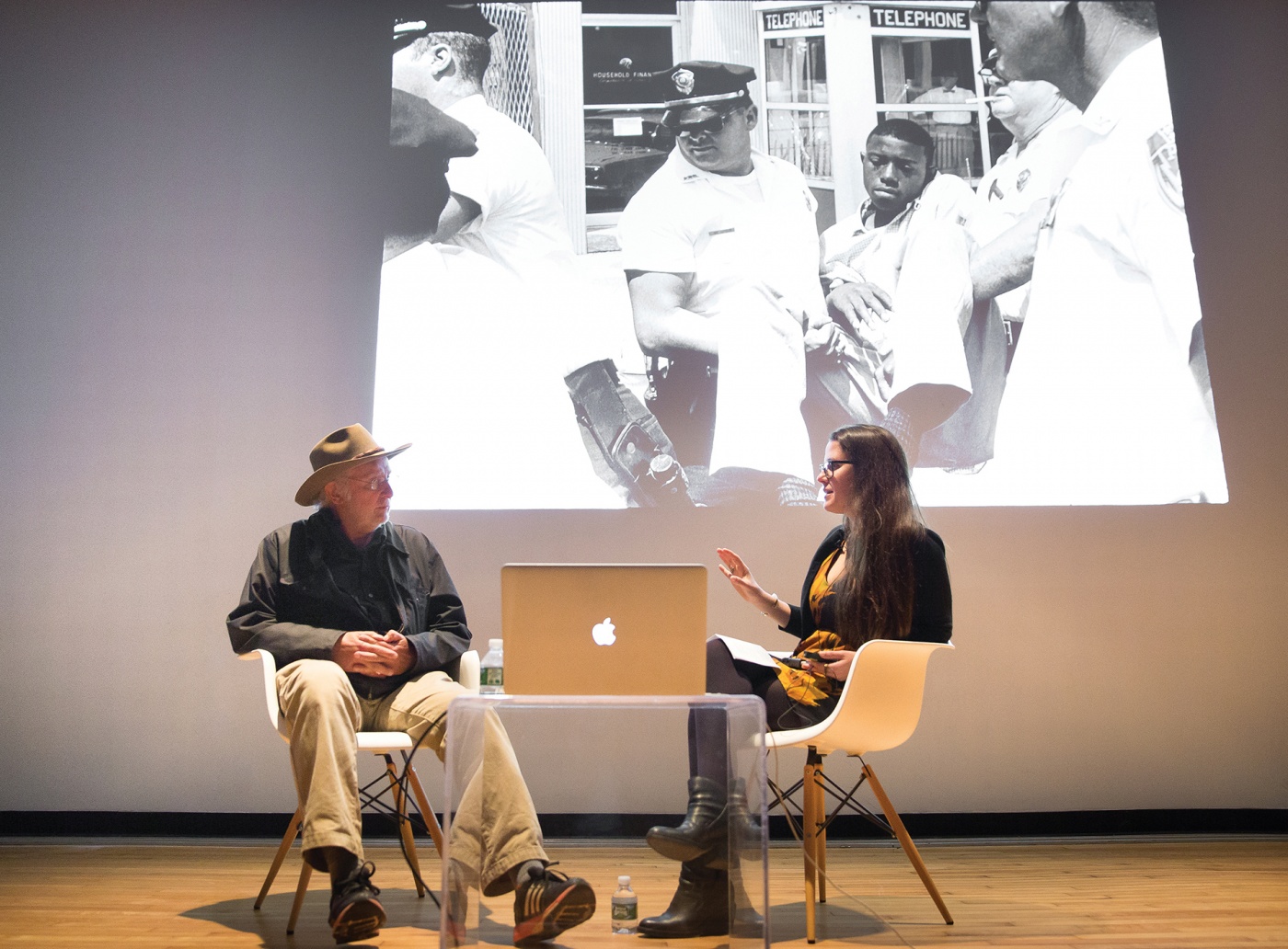 Danny Lyon chats on stage with Allison Pappas ’08