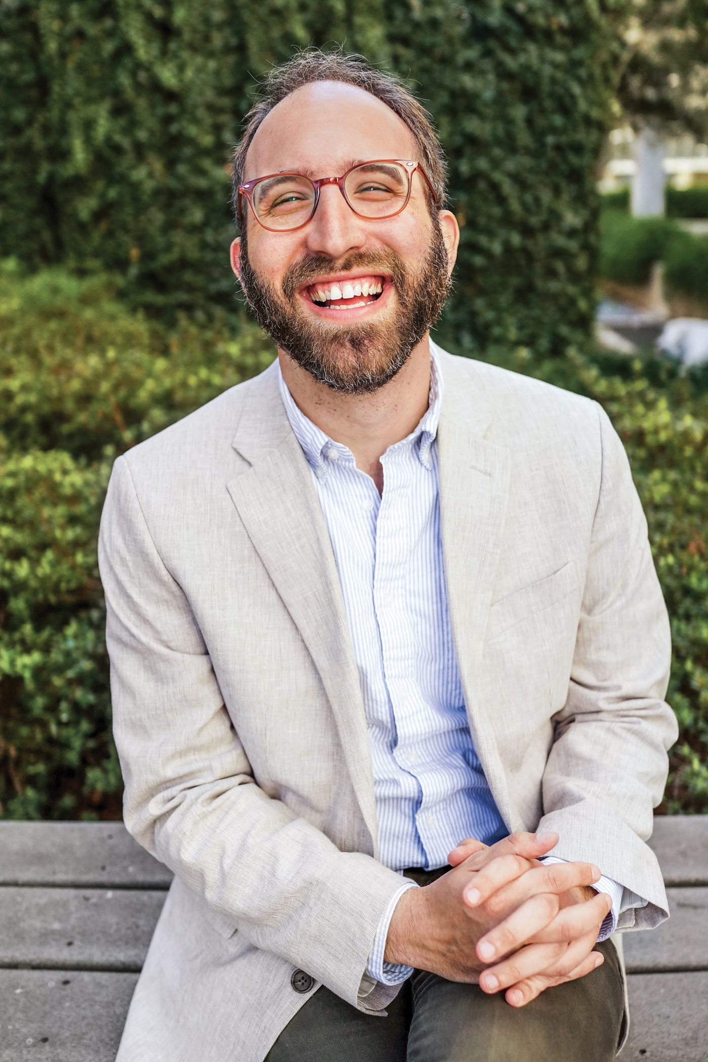 Photograph of Zach Teutsch ’05 sitting outside