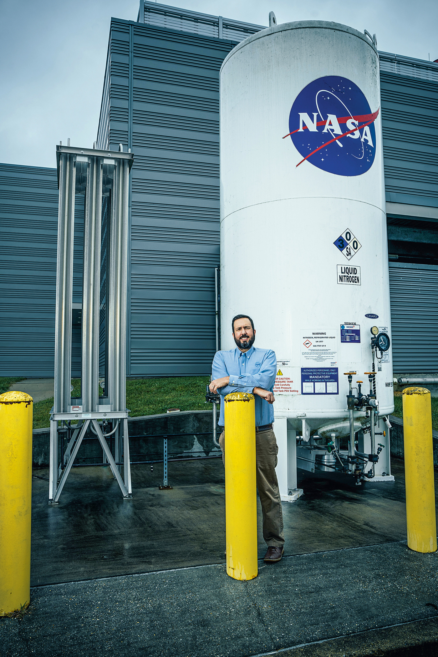 photo of Noah Petro outside Goddard Space Center 