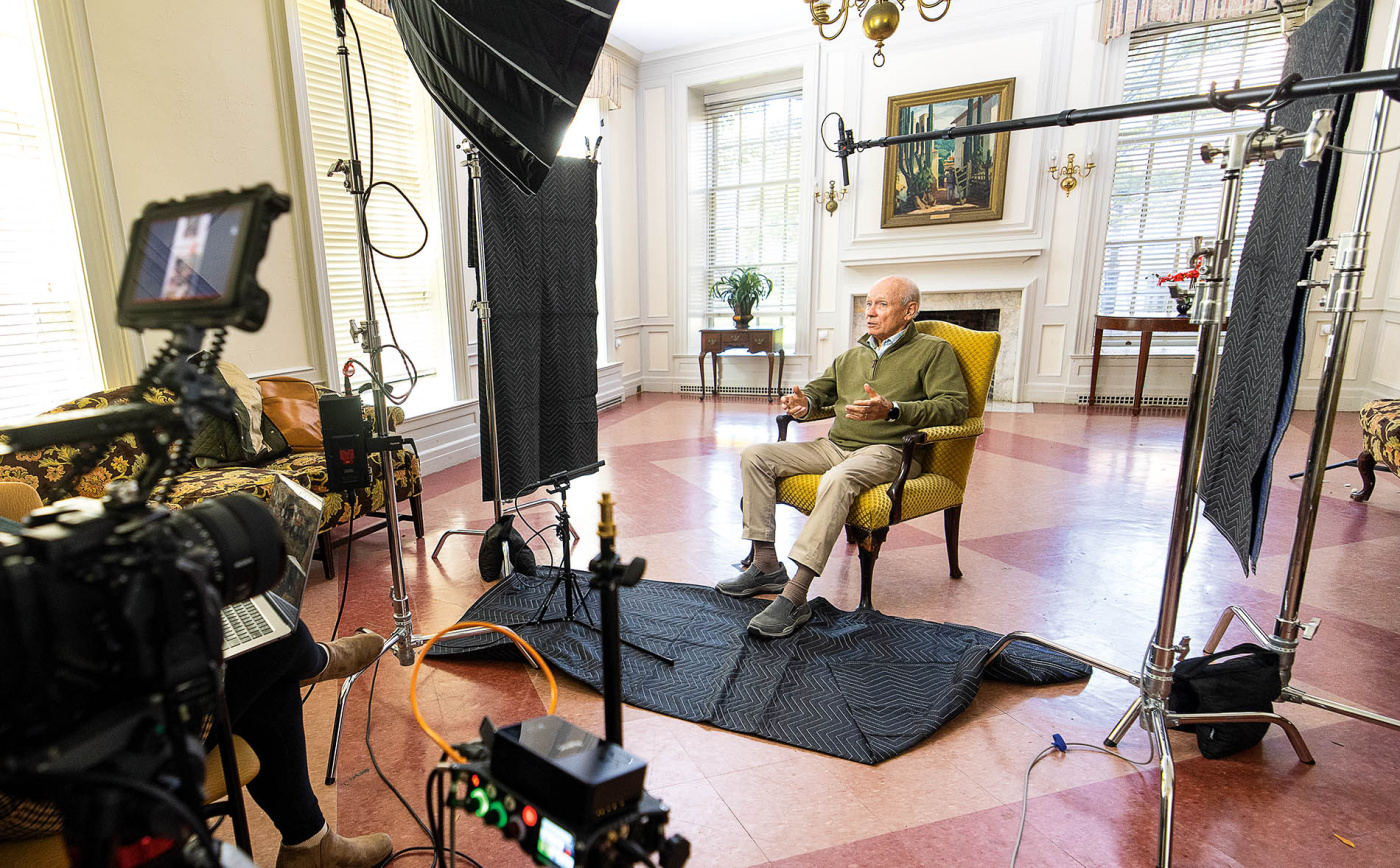 Behind the scenes of a photo shoot with Peter Howitt
