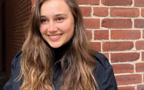 portrait of Charlotte Silverman '22