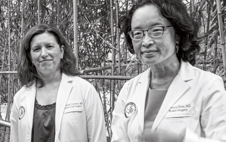 Candid photo of Elizabeth Cureton ’95, and Veronica Shim ’95 MD