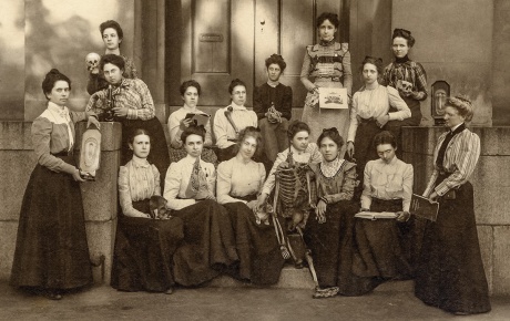 Image of Brown 1905 Women's Anatomy Class