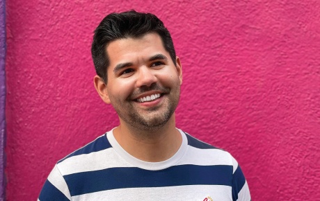 Image of Max Rosero in front of a pink concrete wall