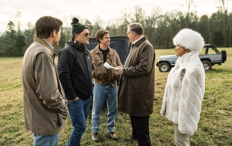 Image of Gabriel Olds, Michael Showalter ’92, Andrew Garfield, Vincent D’Onofrio, and Jessica Chastain on the set of The Eyes of Tammy Faye.