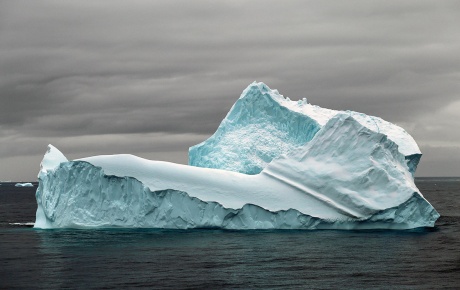 Image of an ice glacier in the Antarctica.