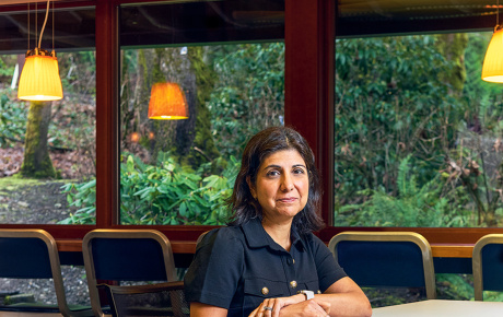 portrait of Dr Nisha Bansal ’99
