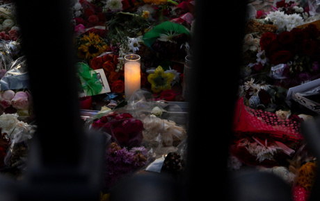 photo of an impromptu memorial